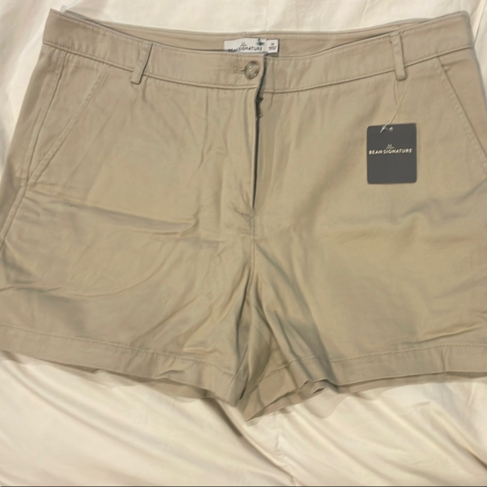 New With Tags LL Bean Signature Shorts, size 14, great condition